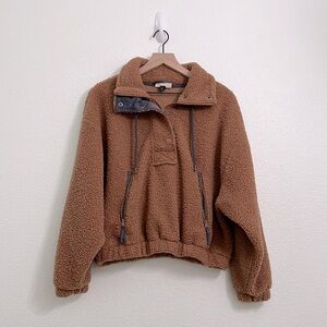 Universal Thread Teddy Pullover Medium